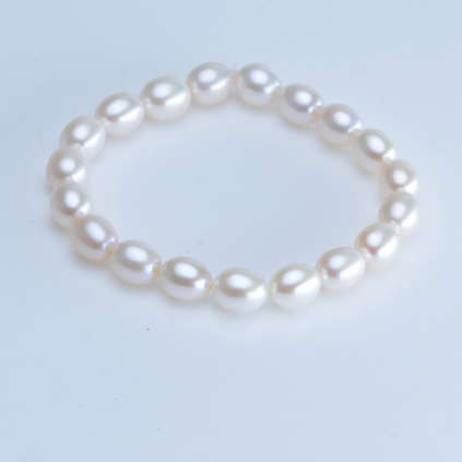 Perlenarmband mit Reisan-Form