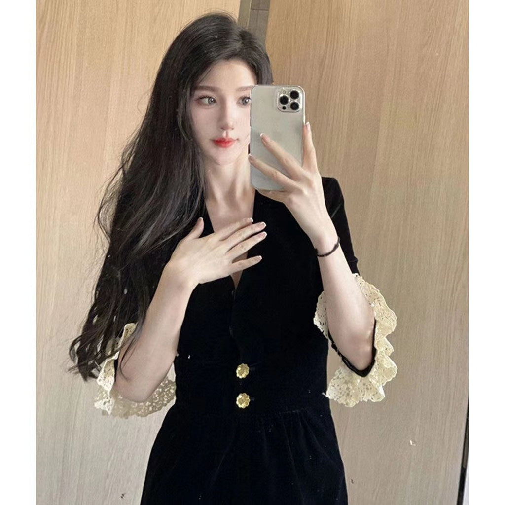 Schwarzes Fliessstoffkleid mit Flügelärmeln | LuxeStyle