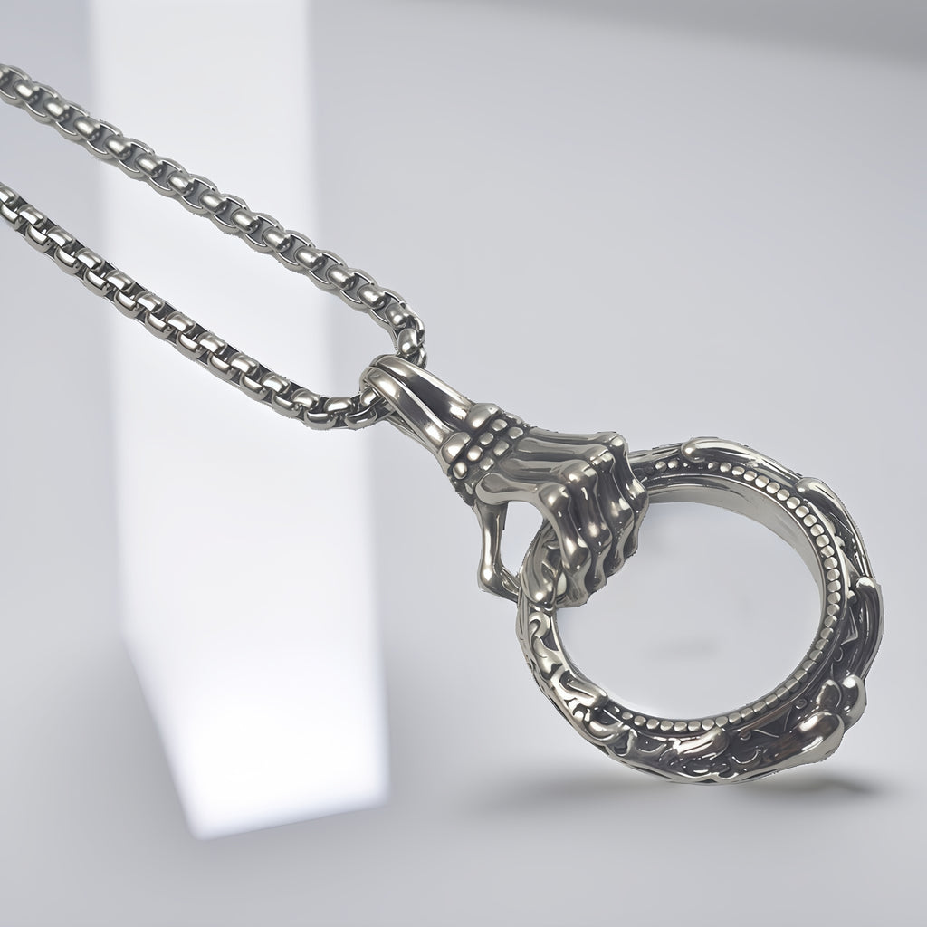 Gothic Skelett Hand Clutch Ring Halskette