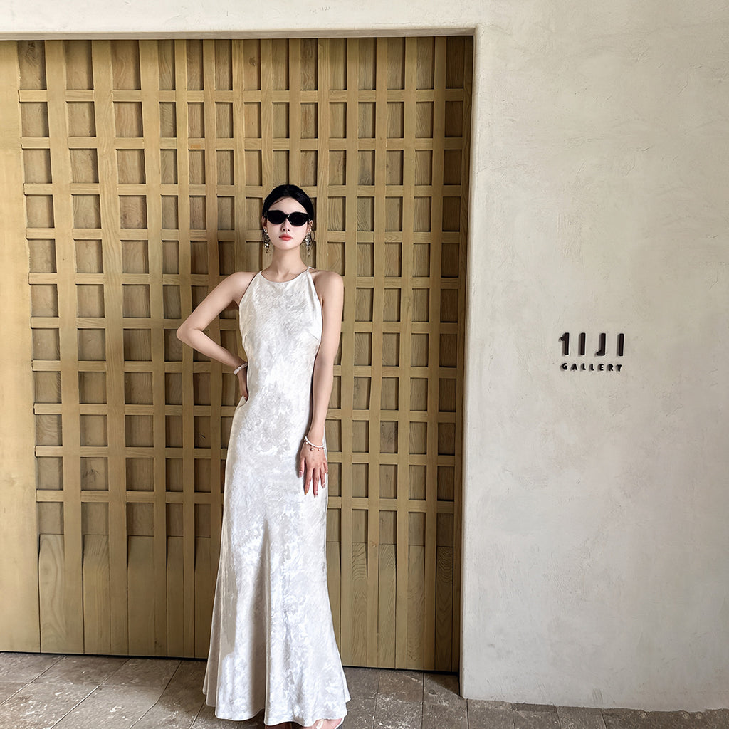 Figurbetontes Neckholder-Kleid ohne Ärmel