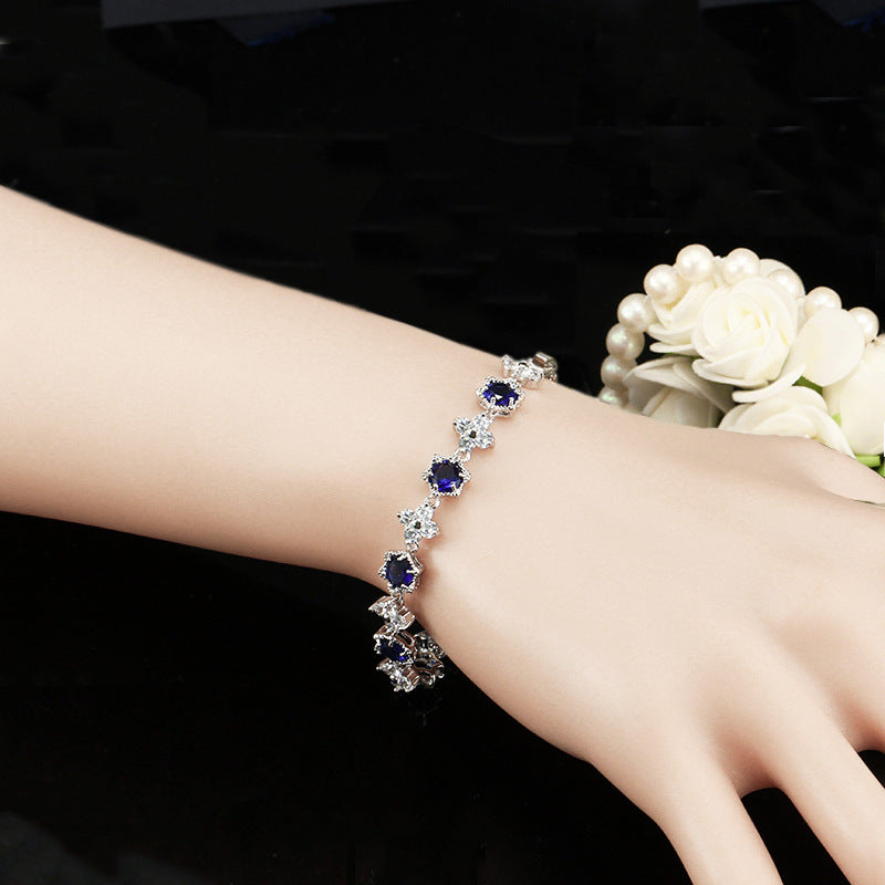 Elegantes Zirkon Armband mit Krone – Bild 9 | LuxeStyle