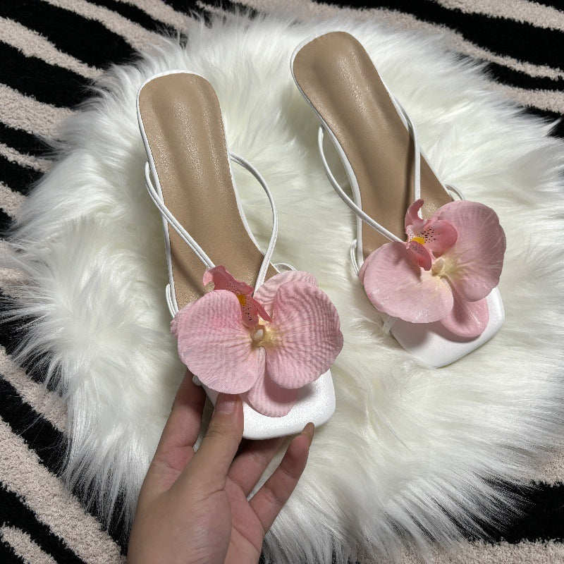 Stylische Blumen-Badesandalen – Bild 2 | LuxeStyle