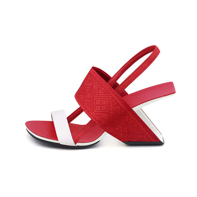 Bestickte Sandalen im Ethno-Stil – Bild 3 | LuxeStyle