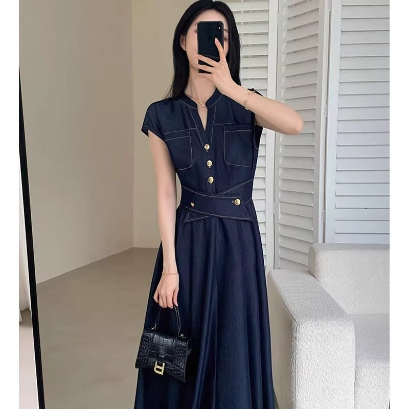 Elegantes, figurbetontes Midikleid mit hoher Taille