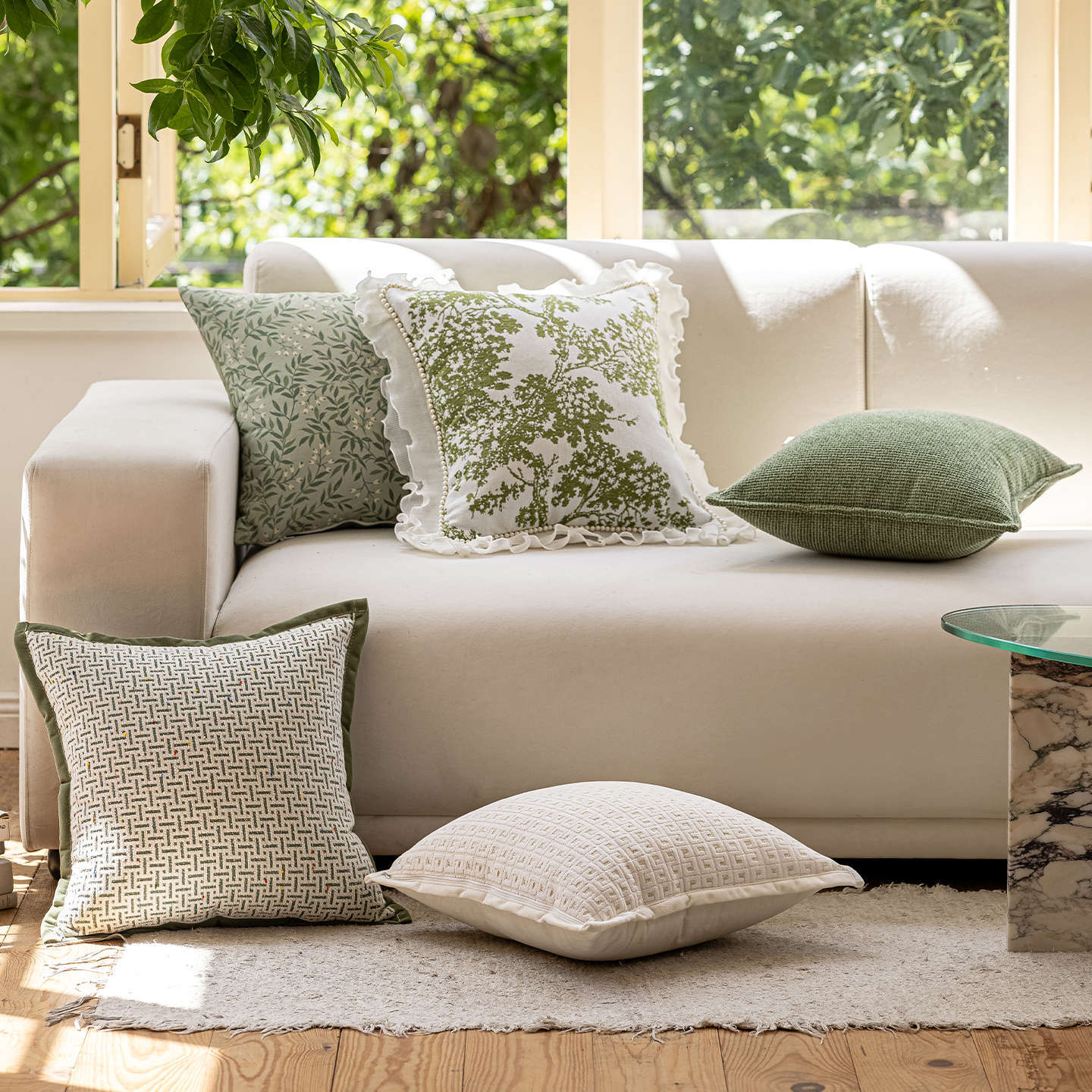 Grüner Sofa-Kissen in Pflanzen-Optik