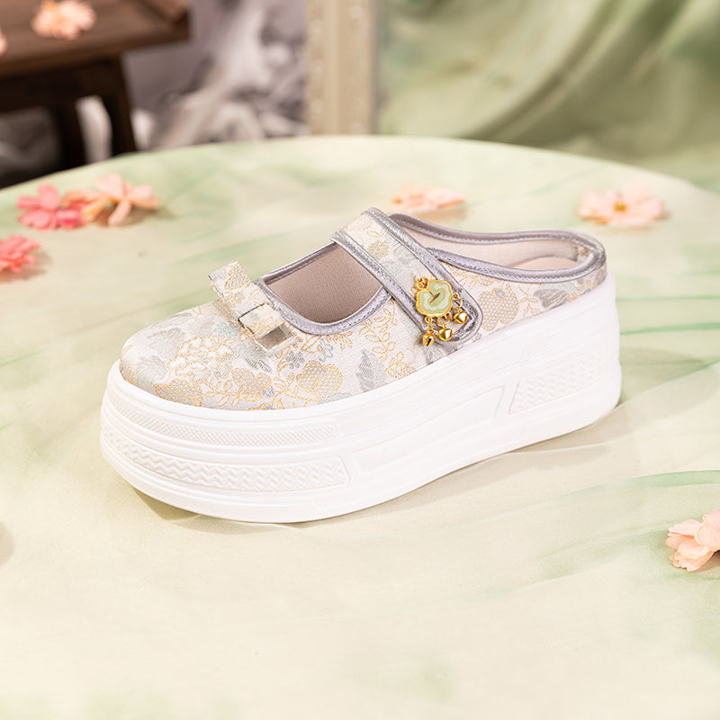 Bestickte Plateau-Mules im Vintage-Stil