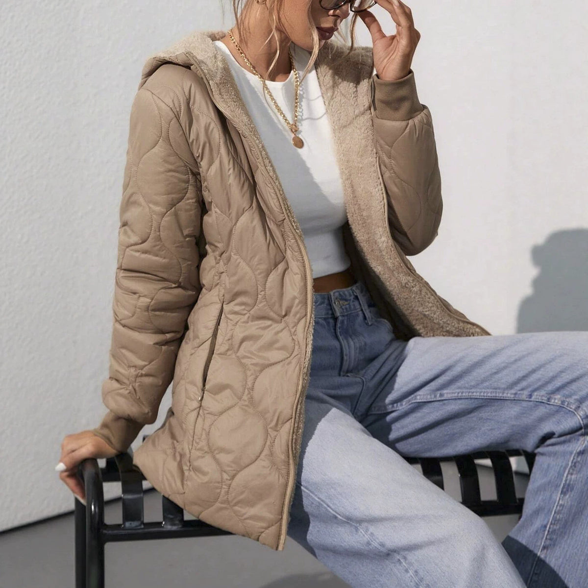 Mid‑Length Daunenmantel mit Fleece‑Futter – Bild 2 | LuxeStyle