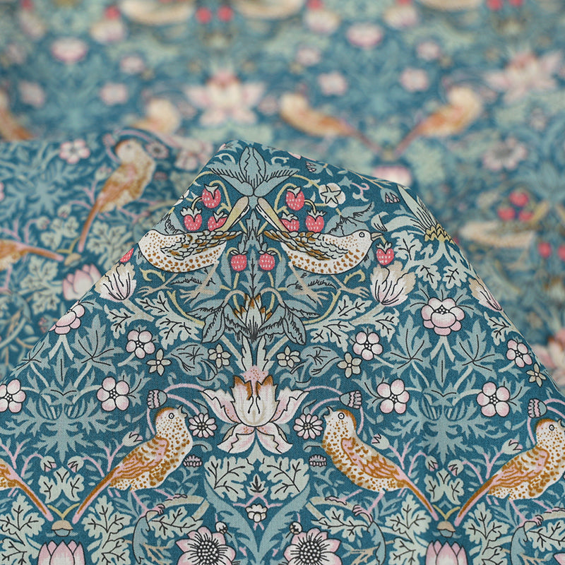 Liberty Tana Lawn Baumwolle 'Strawberry Thief' – Bild 3 | LuxeStyle