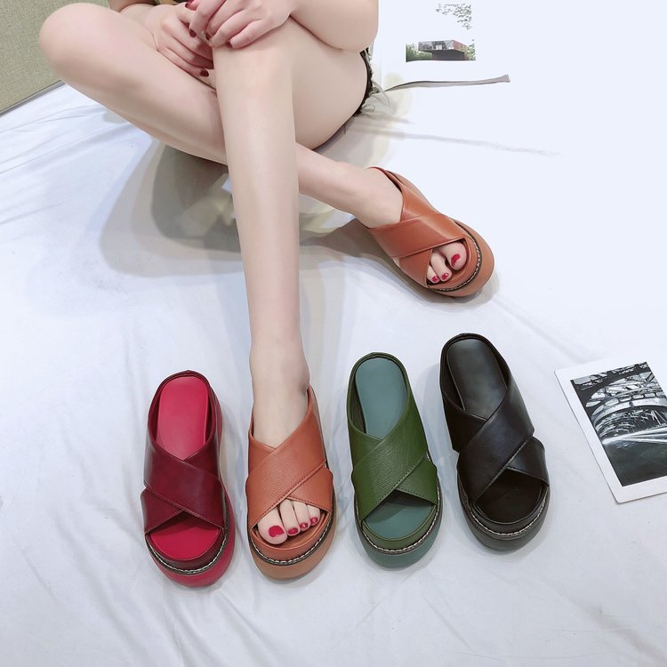 Retro Plateau-Sandalen mit Überkreuzriemen