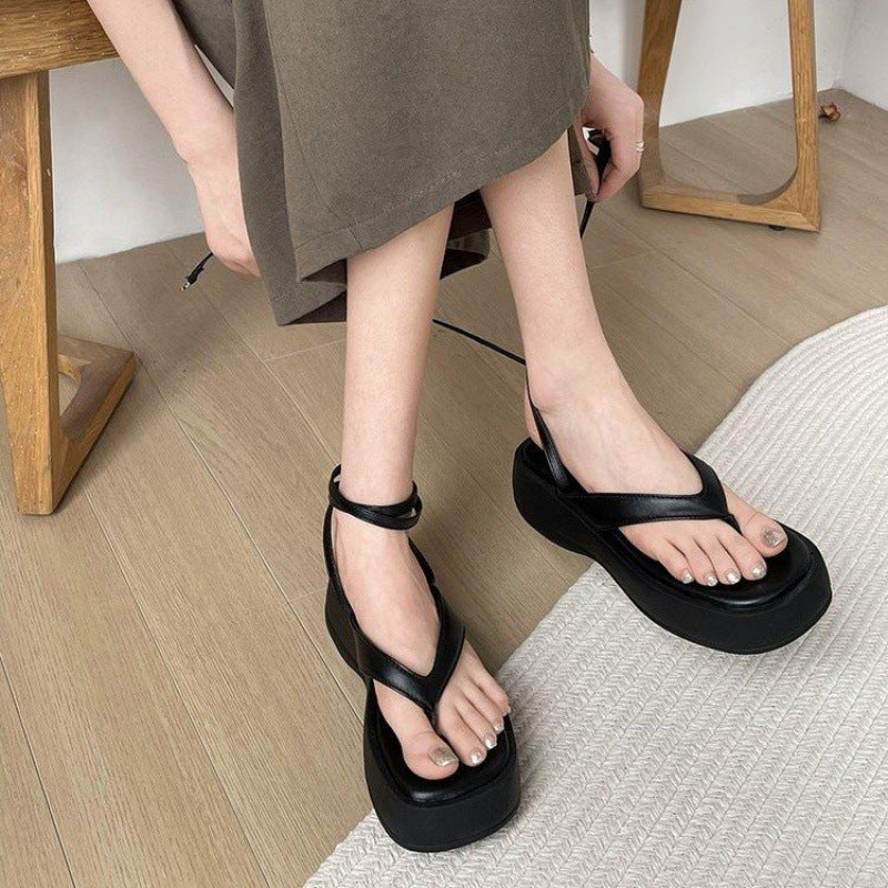 Hohe Flip-Flops – Bild 1 | LuxeStyle