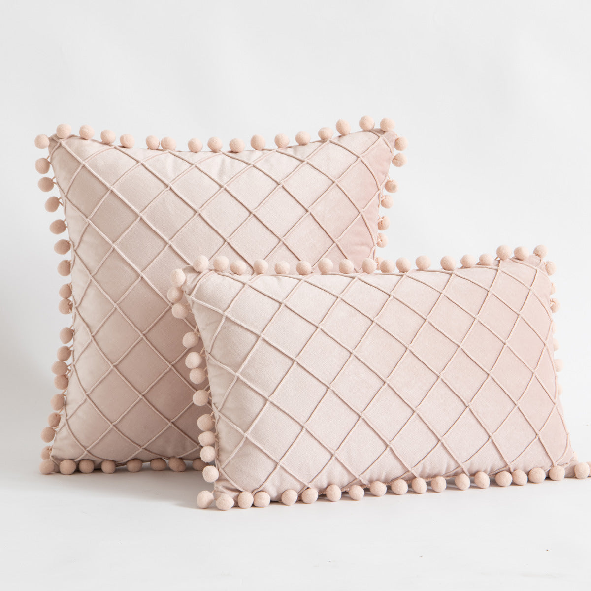 Samt Kissenbezug mit Rautenmuster und Quasten – Bild 5 | LuxeStyle
