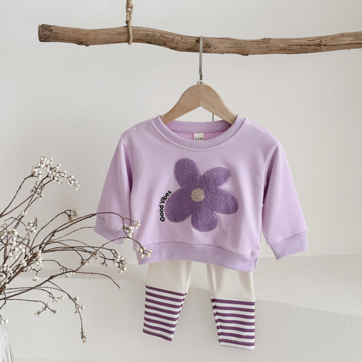 Baby-Set mit Blumen-Kapuzenpullover und Hose | LuxeStyle