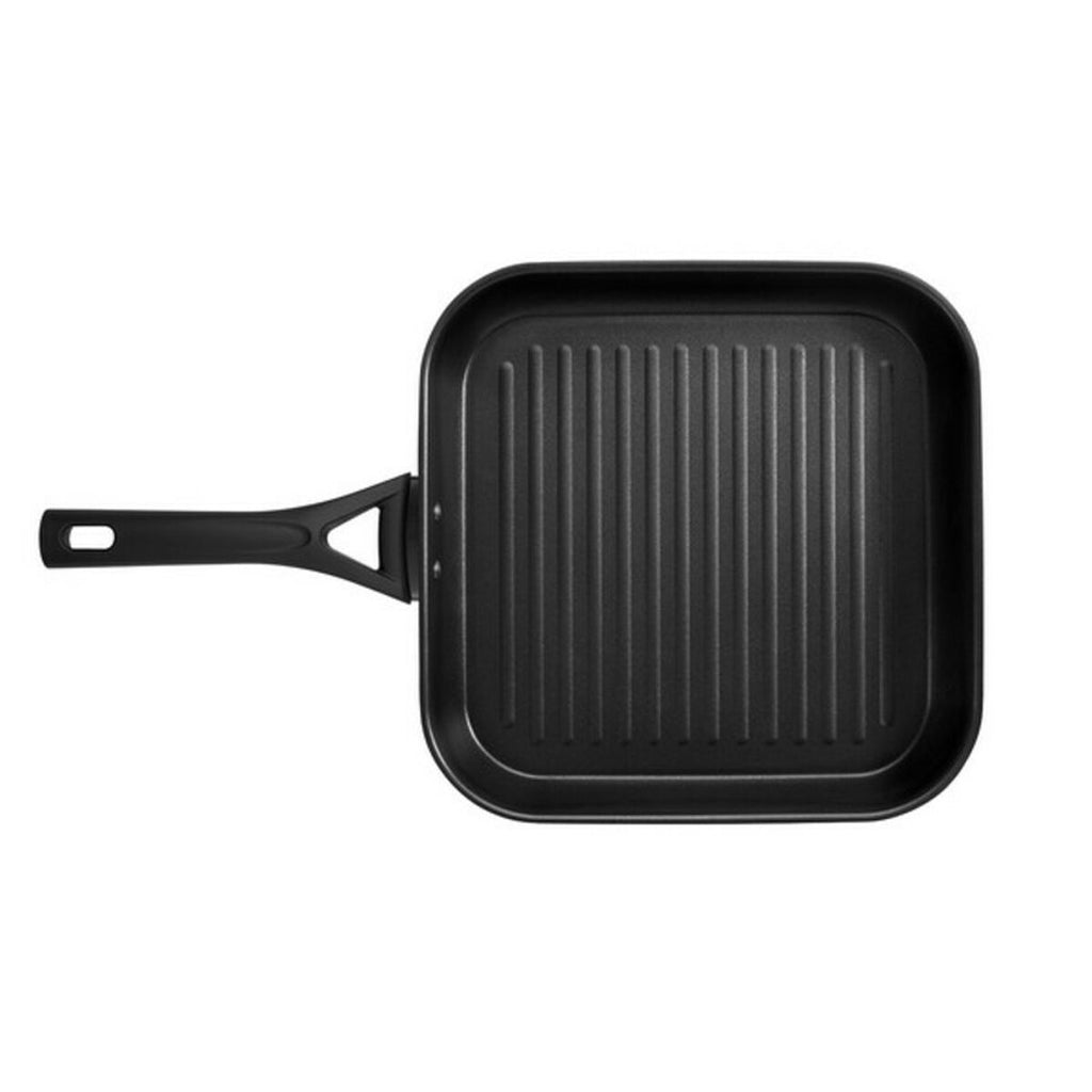 Robuster Grillofen: Große Fläche für leckere Gerichte.