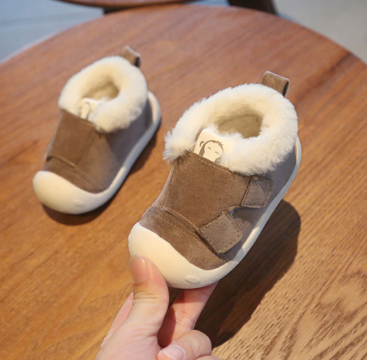 Velours-Schuhe für Kleinkinder – Bild 14 | LuxeStyle