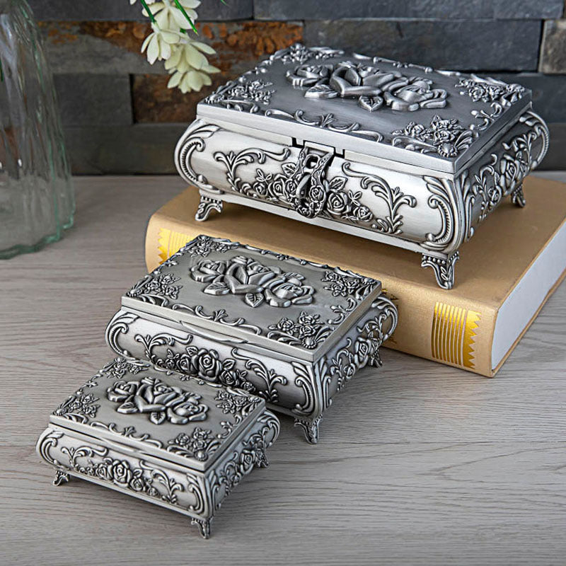 Retro Schmuckbox aus Metall mit Schloss – Bild 1 | LuxeStyle