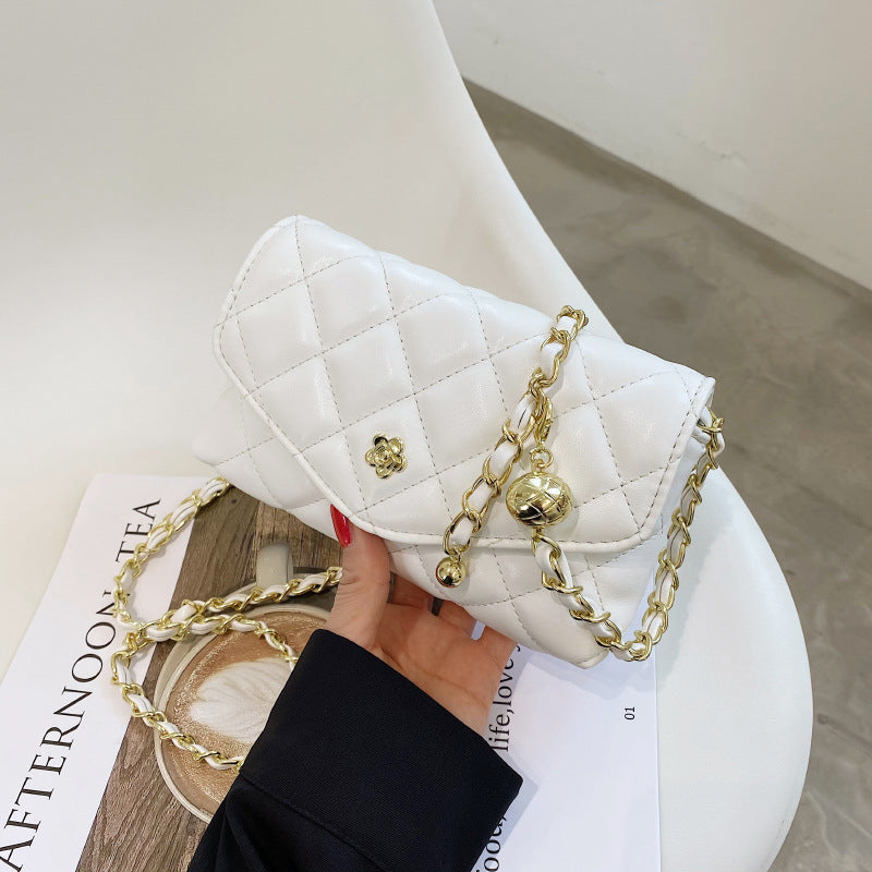 Kleine Umhängetasche mit Kettenriemen – Bild 4 | LuxeStyle