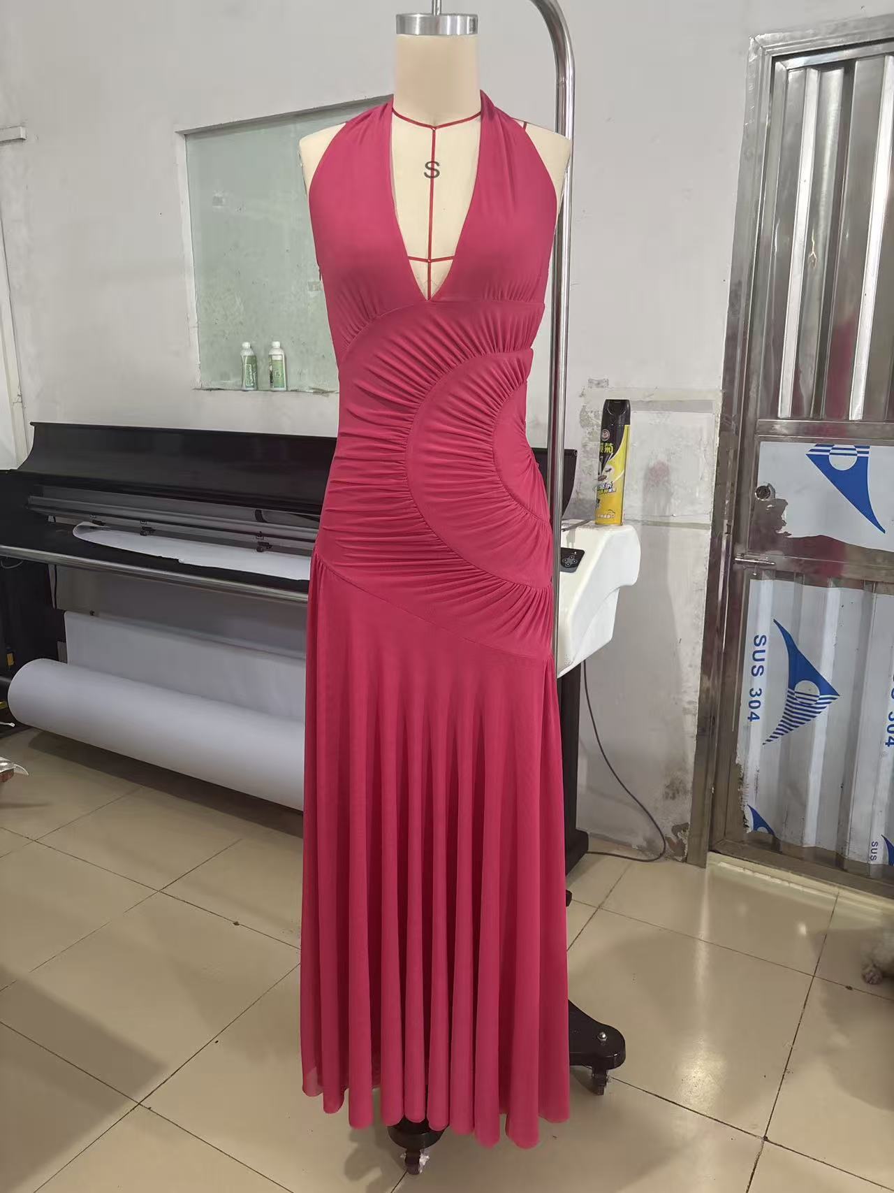 Elegantes Abendkleid mit tiefem Rückenausschnitt