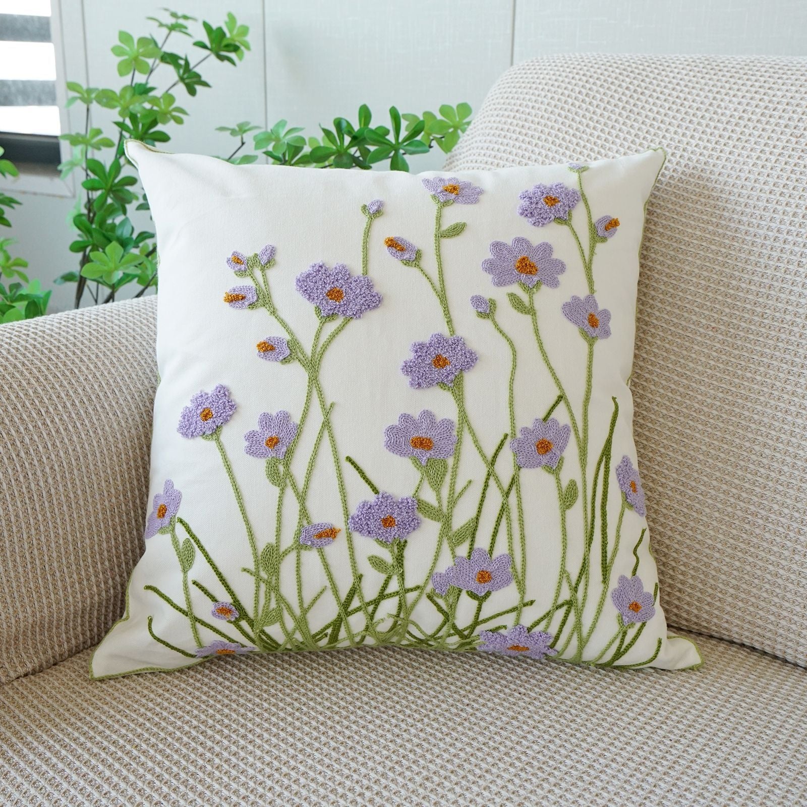Blumenkissenhülle mit Stickerei