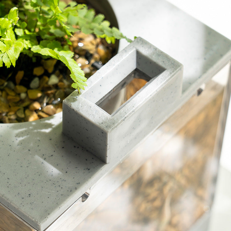 Kleiner Aquarium-Filter mit Wasserpumpe