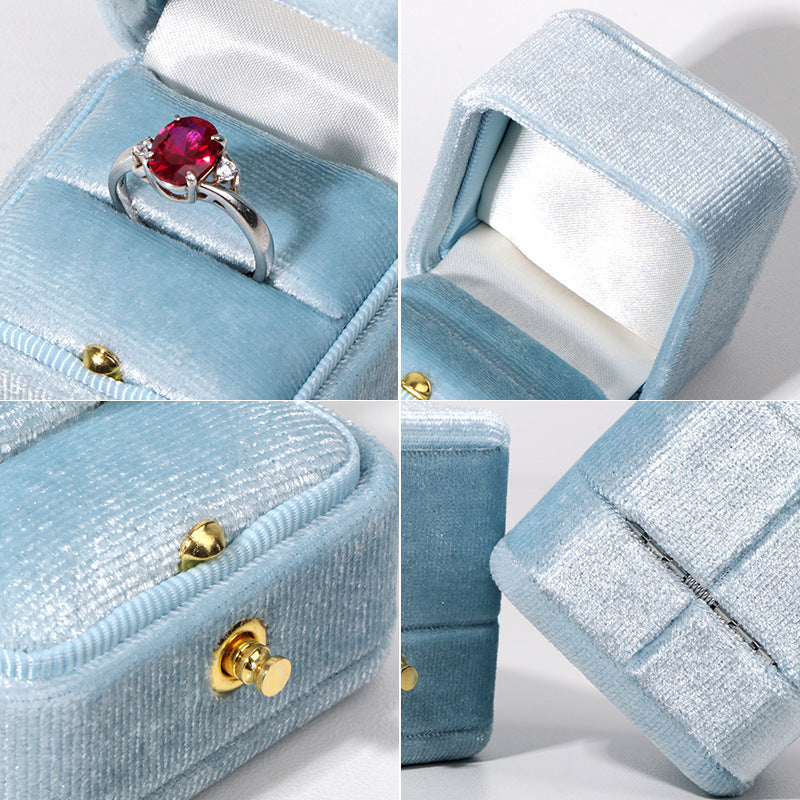 Samt-Ringbox mit versteckten Knöpfen – Bild 4 | LuxeStyle