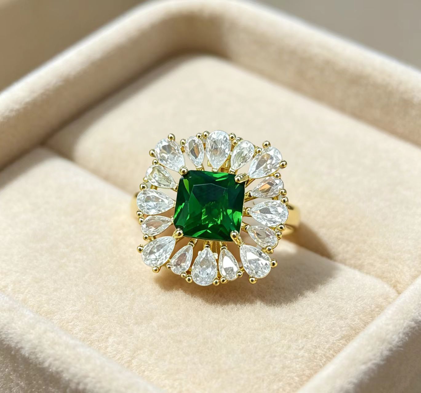 Edler geometrischer Ring