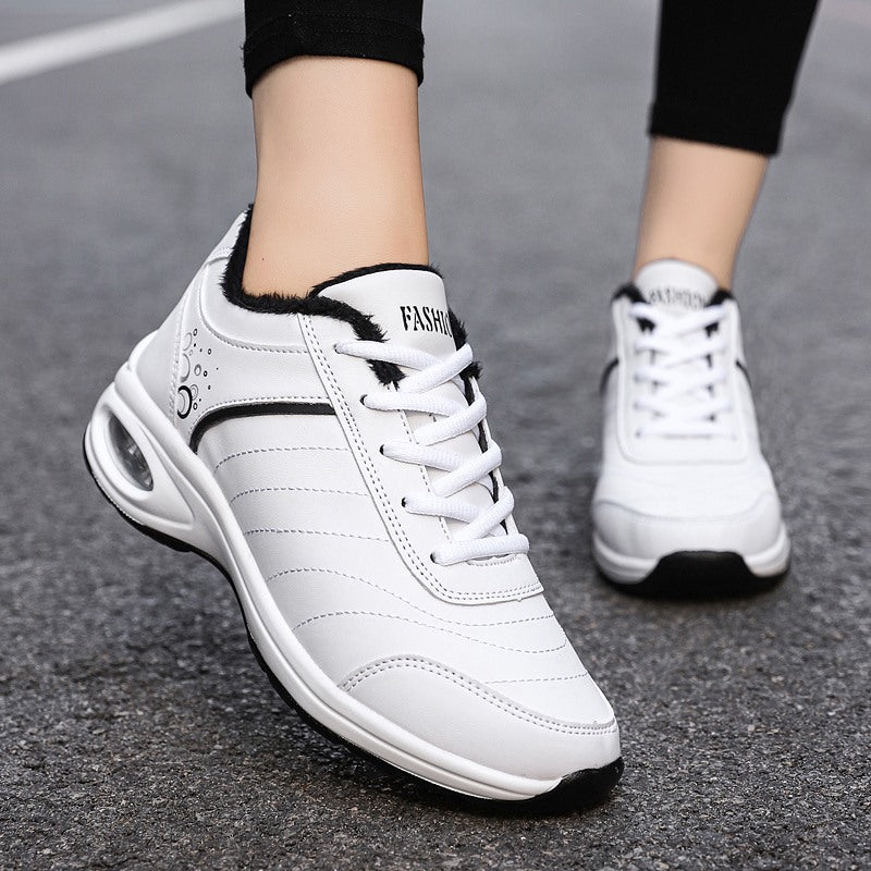 Damen-Sneaker aus Lederimitat mit Schnürung