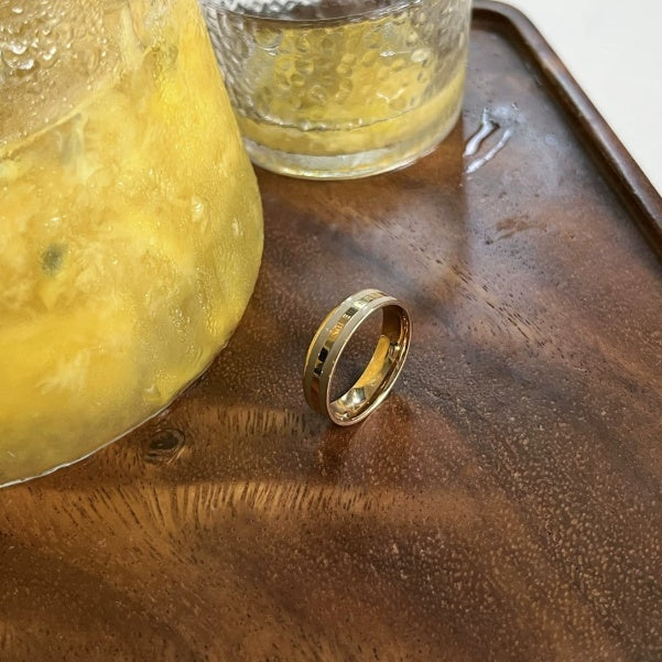 Oversized Herzring aus Keramik und Titanstahl