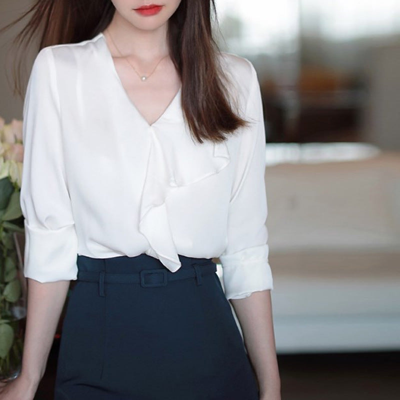 Elegante weisse Bluse mit V-Ausschnitt – Bild 6 | LuxeStyle