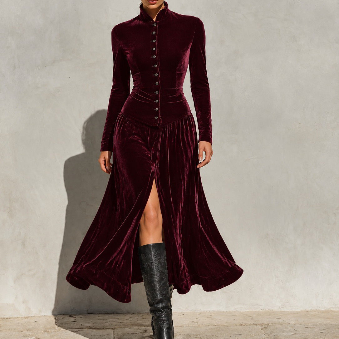 Samtkleid mit Stehkragen und hohem Schlitz – Bild 3 | LuxeStyle