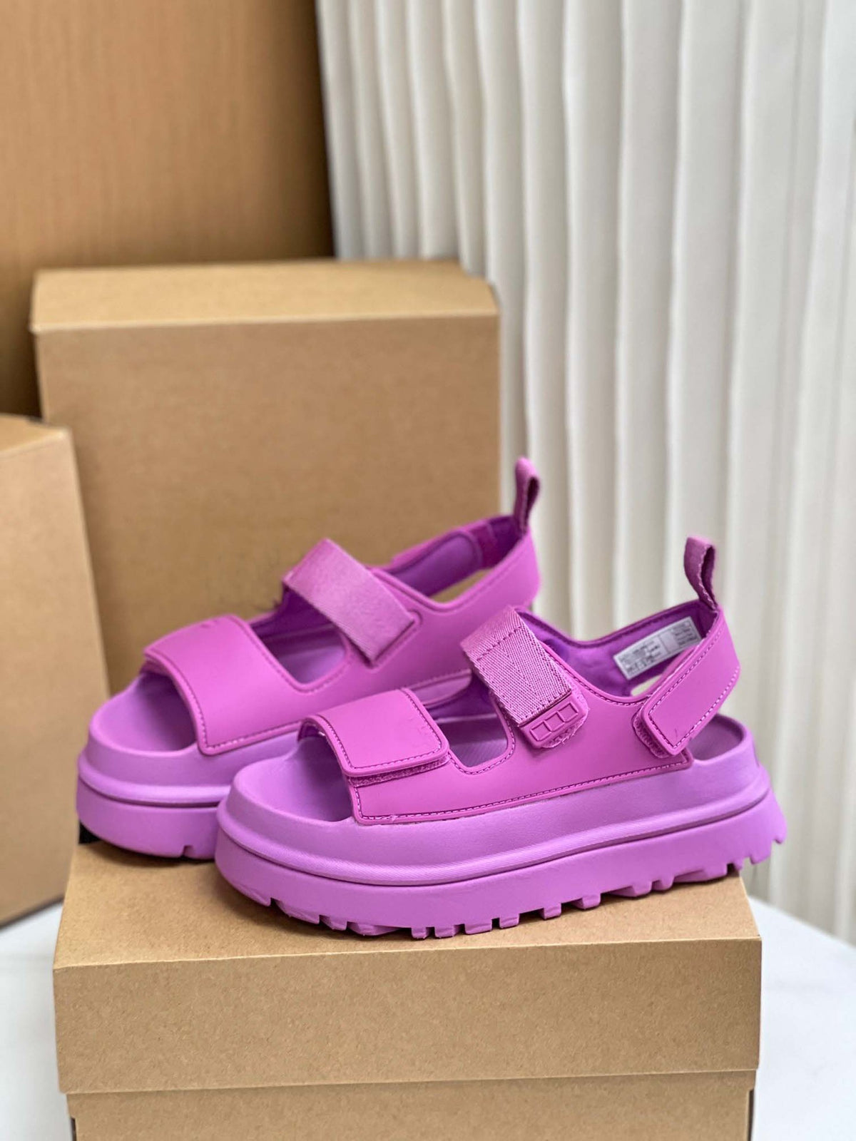 Bequeme Velcro Sandalen mit dicker Sohle – Bild 18 | LuxeStyle