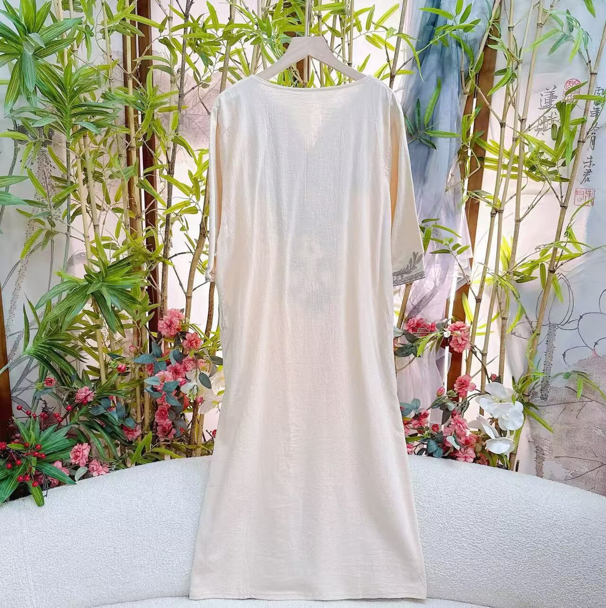 Ethno-Kleid mit Stickerei im Retro-Stil | LuxeStyle