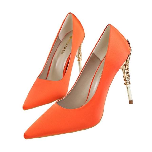 Elegante High Heels mit Metall-Akzent