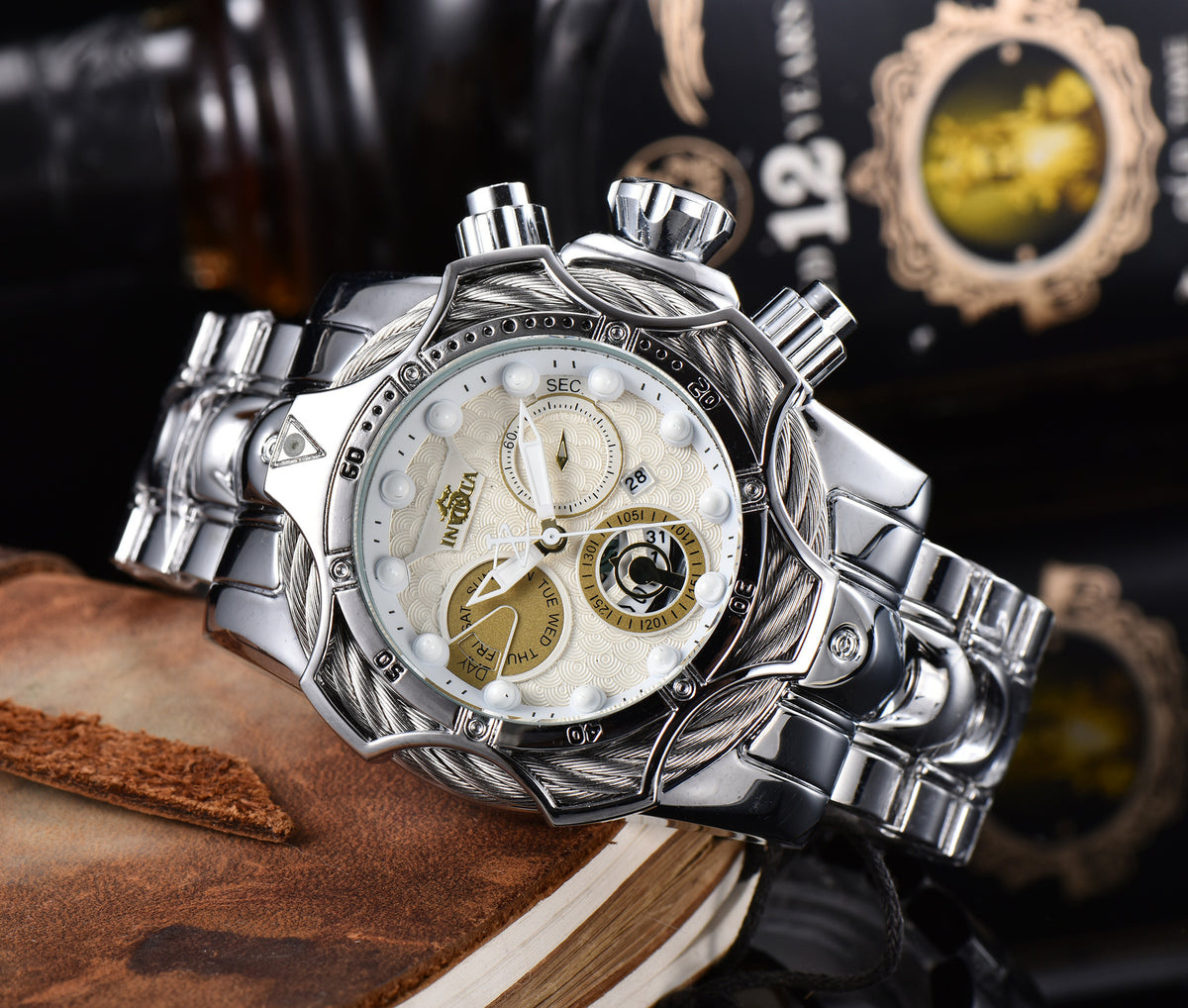Invicta Quarzuhr mit Kautschukarmband – Bild 3 | LuxeStyle
