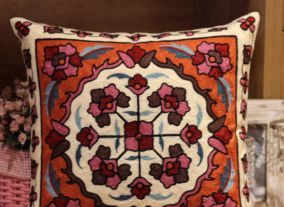 Besticktes Kissen mit Blumenmuster – Bild 6 | LuxeStyle