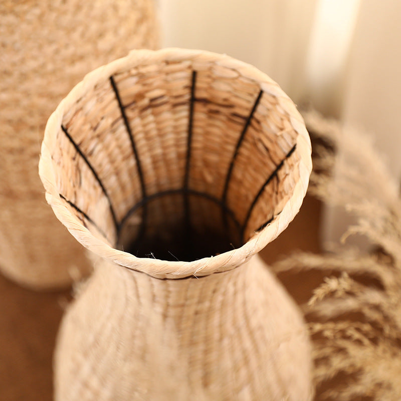 Geflochtene Vase aus Pflanzenfasern – Bild 7 | LuxeStyle