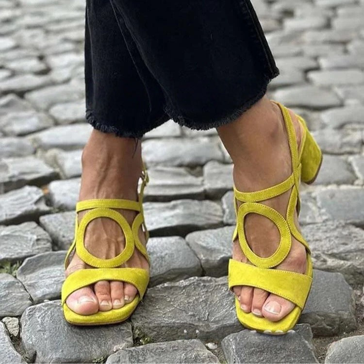 High-Heel Wildleder-Sandalen mit Schnalle