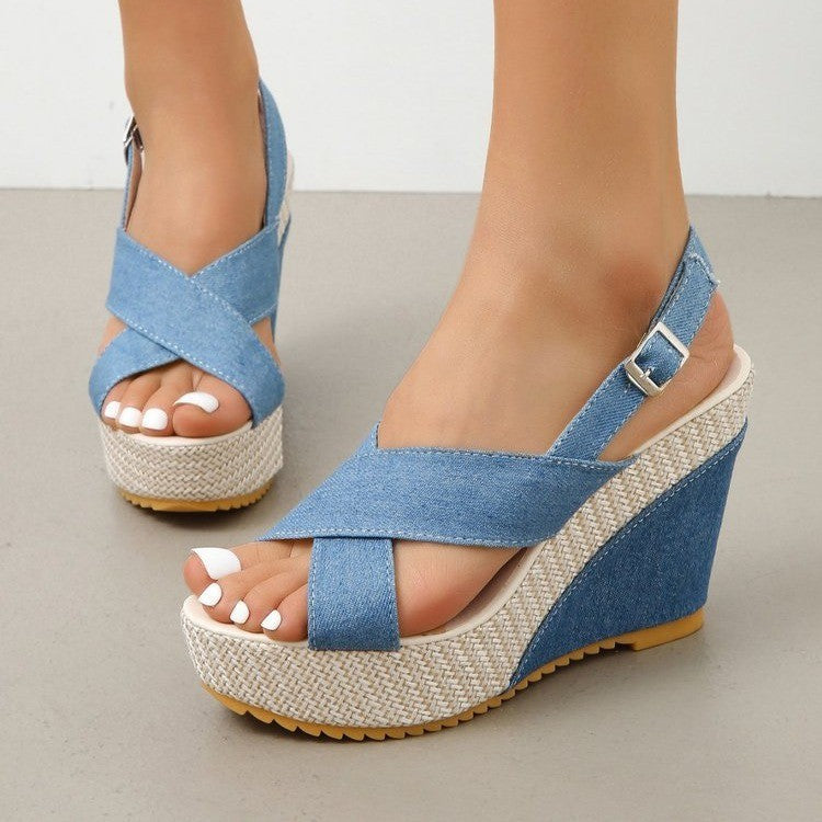 Keilabsatz-Sandalen aus Denim – Bild 2 | LuxeStyle