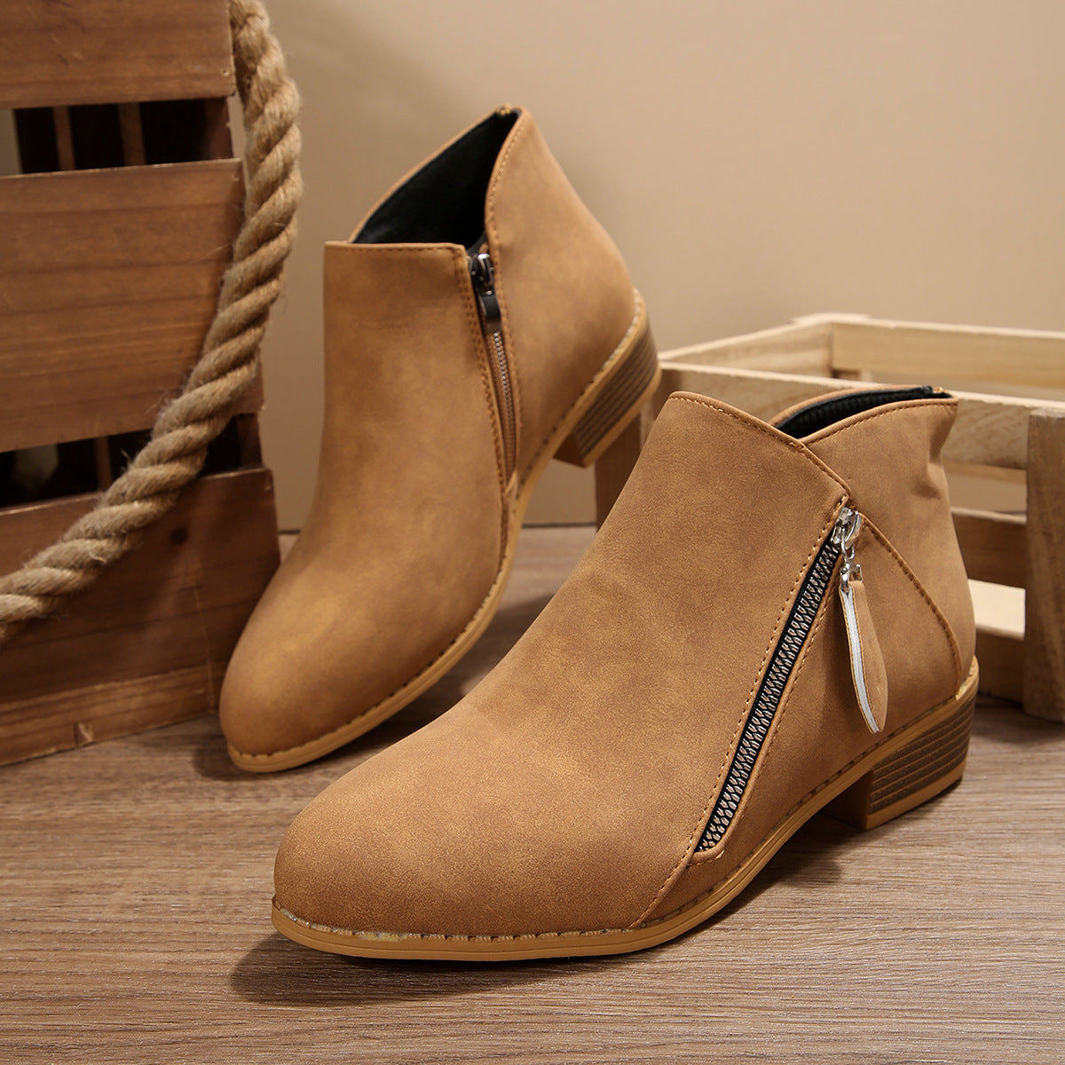 Chunky-Heel Ankle Boots mit spitzer Zehe – Bild 5 | LuxeStyle