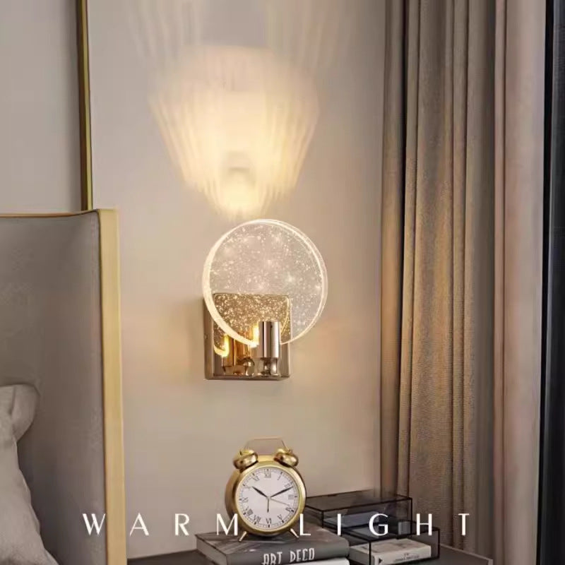 Goldene Wandlichtleiste TV‑Raum | LuxeStyle