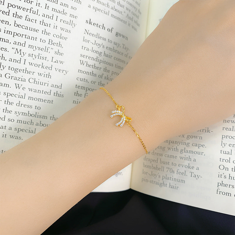 Silberarmband mit Diamant-Schleife – Bild 4 | LuxeStyle