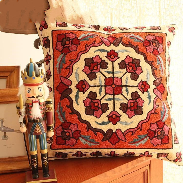 Besticktes Kissen mit Blumenmuster – Bild 1 | LuxeStyle