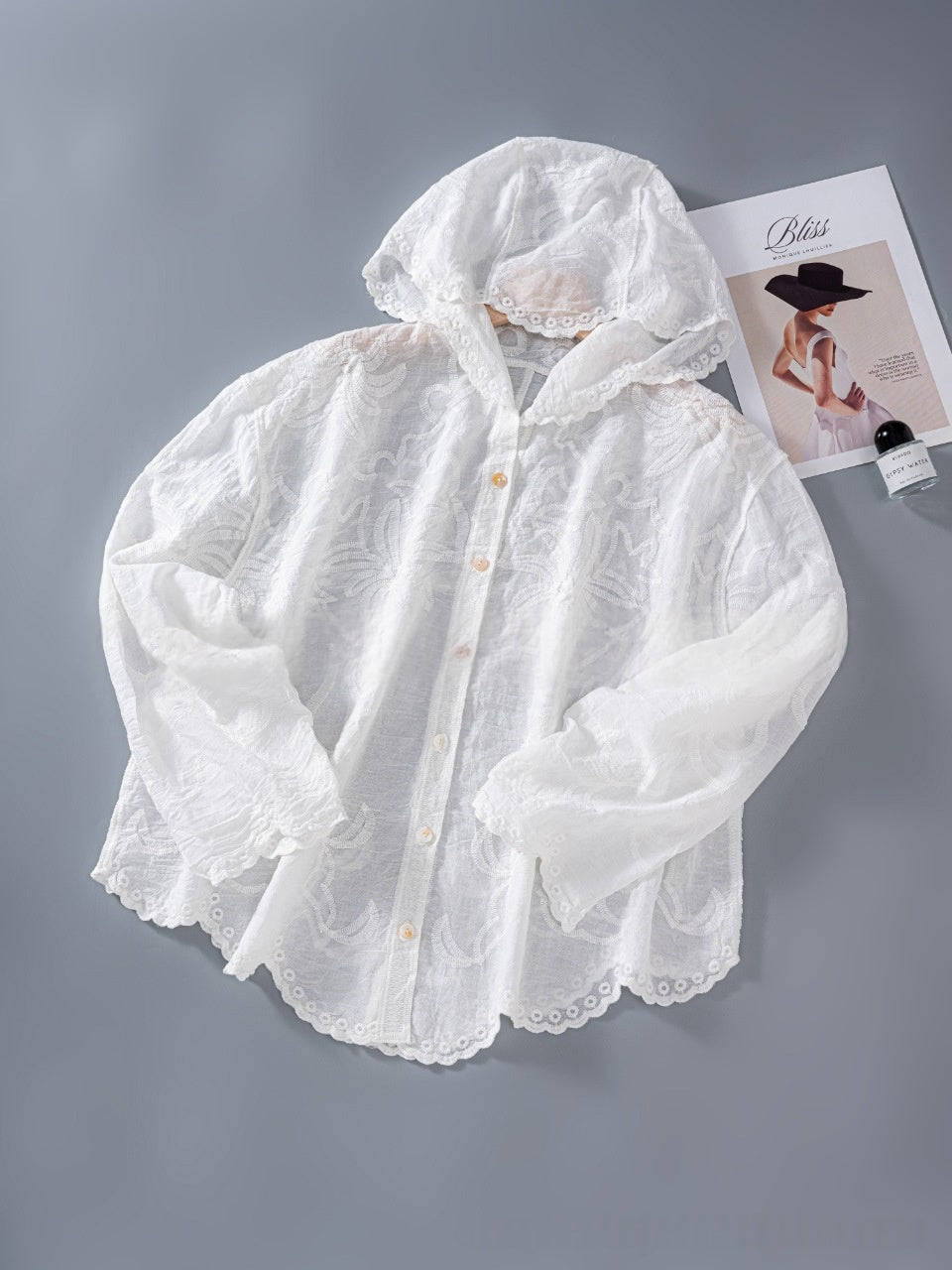 Kapuzen-Shirt mit Stickerei und Häkel-Details – Bild 4 | LuxeStyle