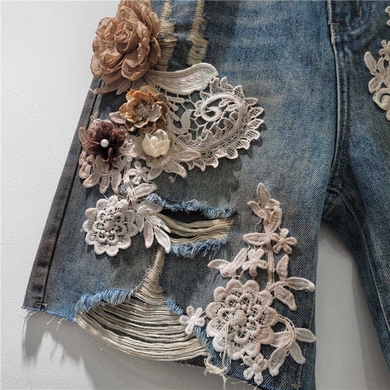 Denim-Shorts mit Spitze, Strass & hohem Bund