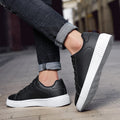 Sleeker Leder-Sneaker im Color-Blocking-Design