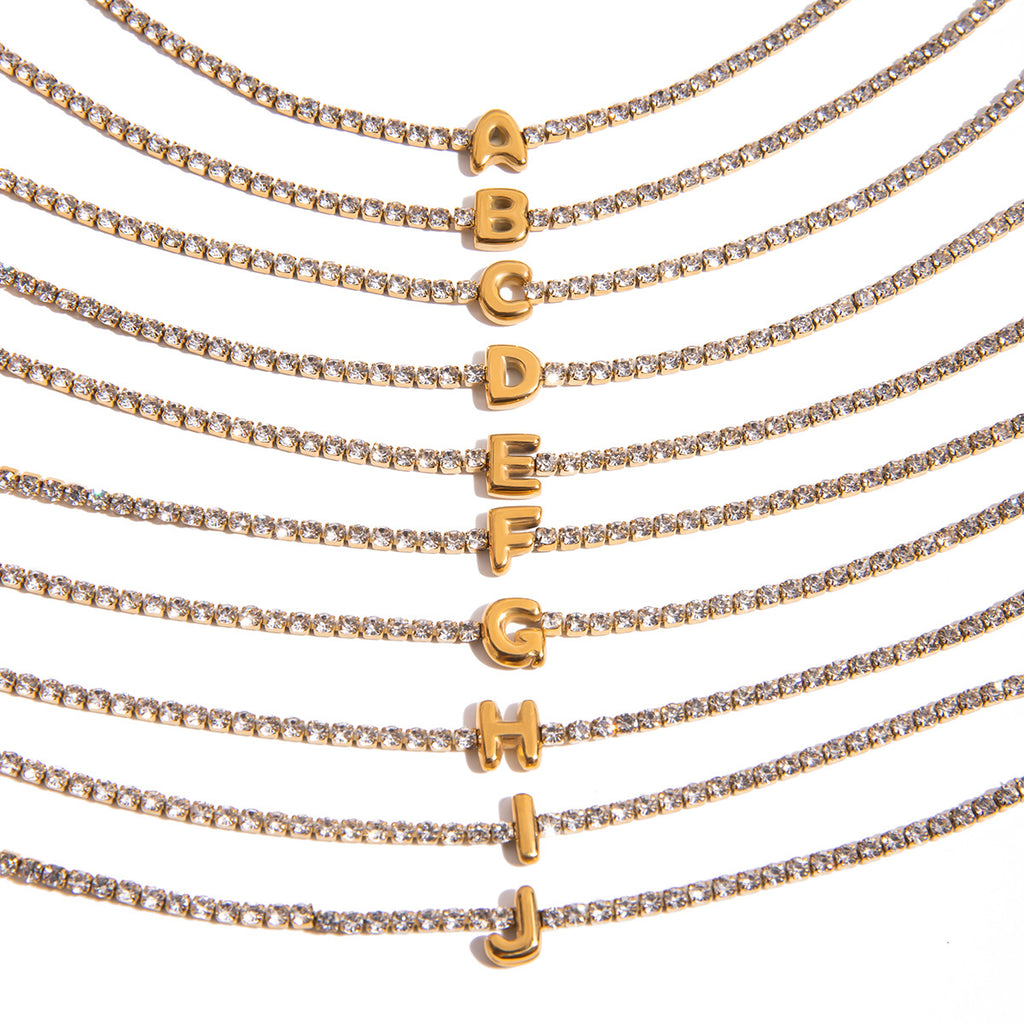 18K vergoldetes Armband mit Ballon-Buchstaben – Bild 5 | LuxeStyle