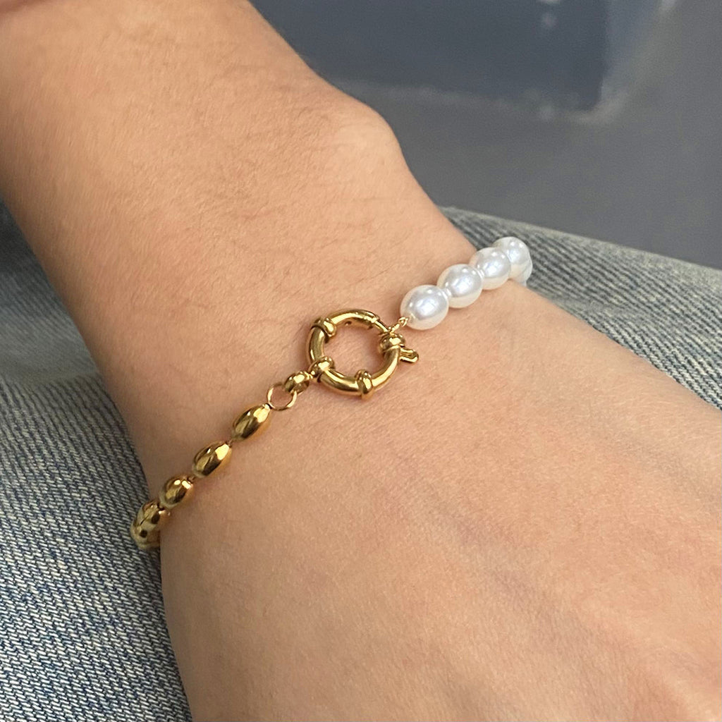 Retro-Armband mit ovalen Goldperlen