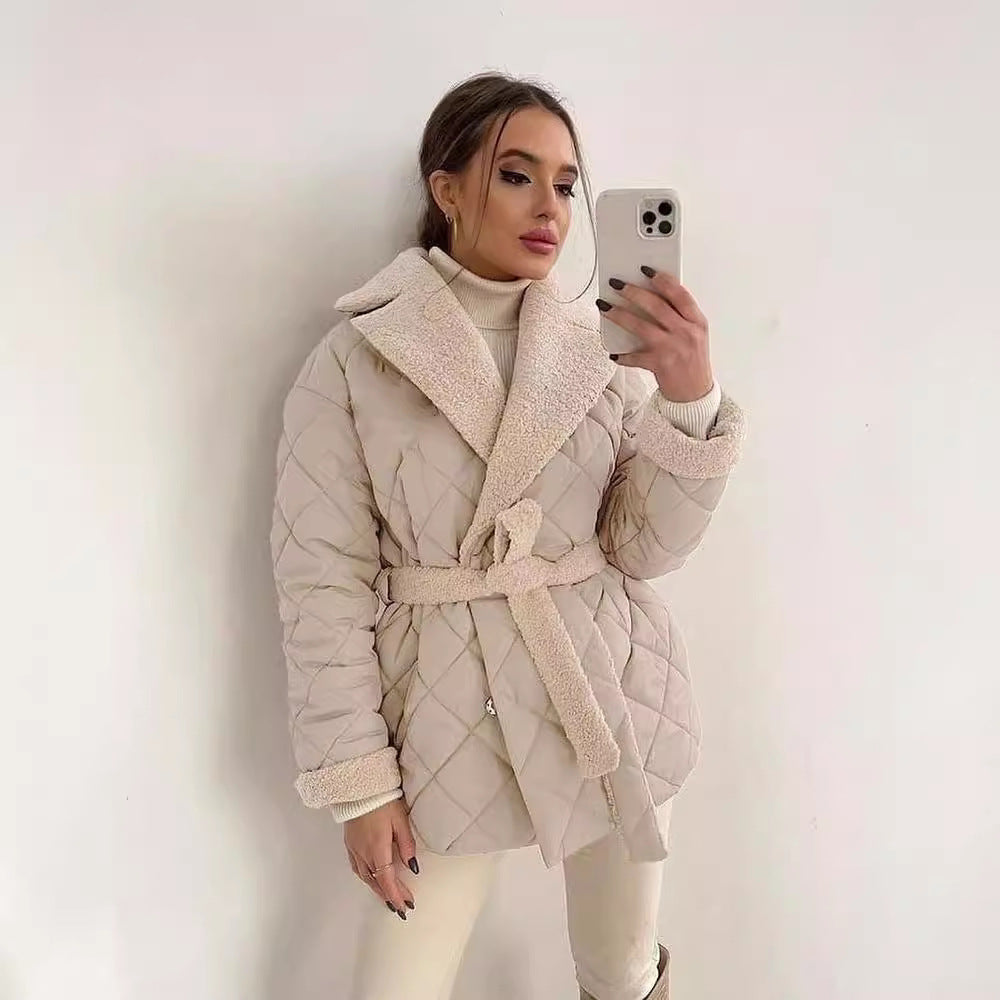 Kurz geschnittene Jacke mit umschlagbarem Kragen – Bild 4 | LuxeStyle