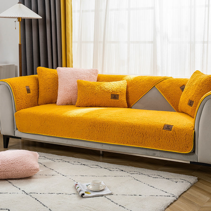 Lammfell-Sofaauflage für den Winter – Bild 6 | LuxeStyle