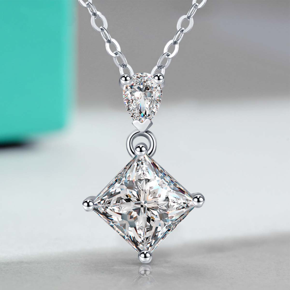 Edler Moissanite-Halsketten-Anhänger