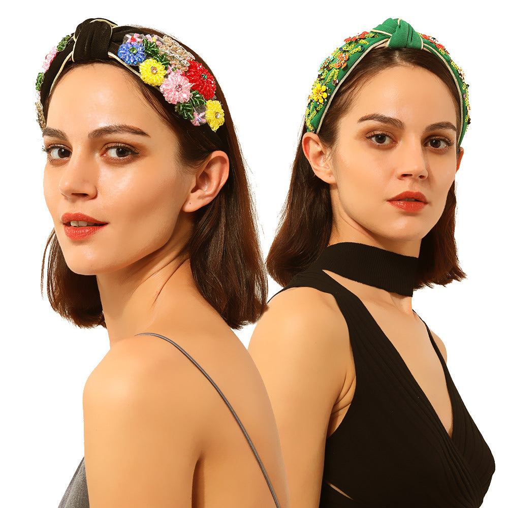 Geflochtenes Haarband mit Blumenmuster